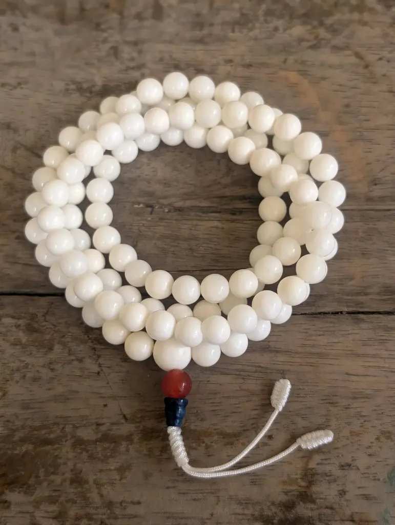 White-Seashell- Mala-Om-Ah Hung Guru-Bead.webp