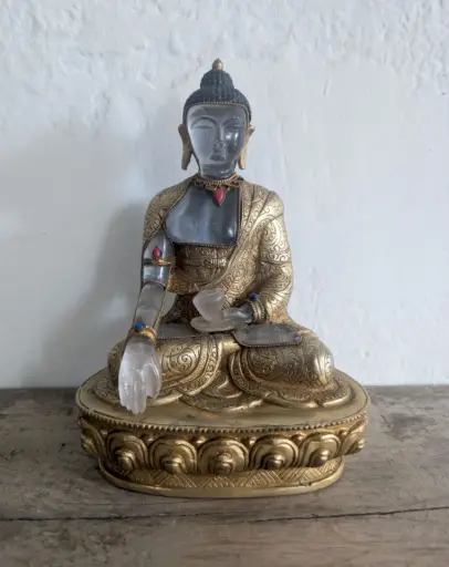 [0109] Crystal Shakyamuni Buddha Statue
