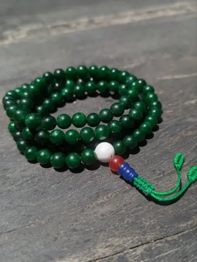 [0010] Jade Om Ah Hung Mala