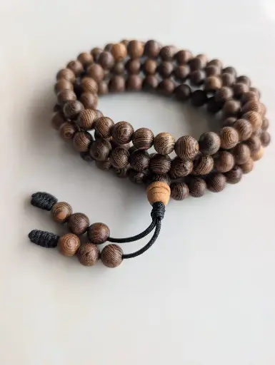 [0001] Agarwood Mala